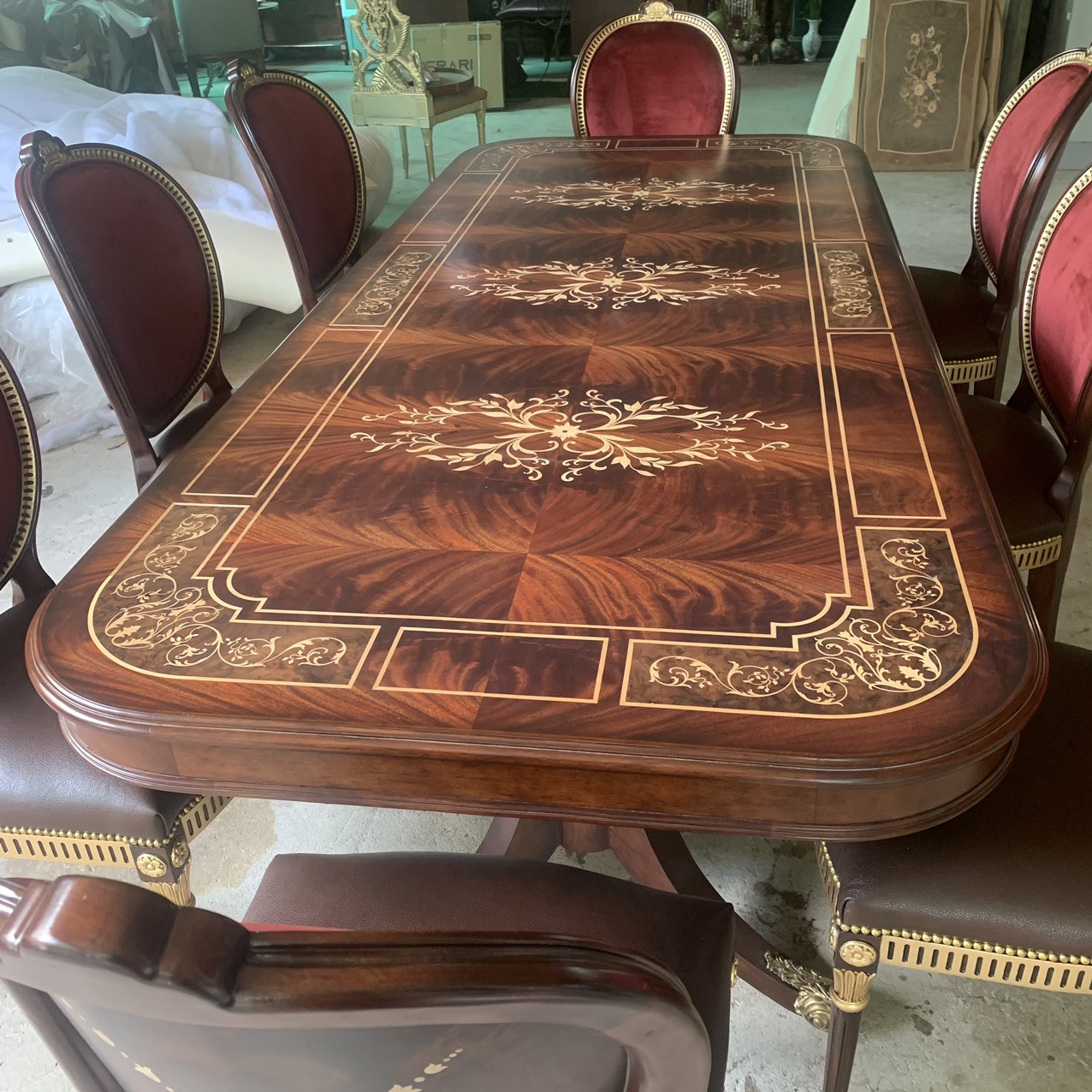 bo-ban-an-louis-king-chair-ghe-can-trai